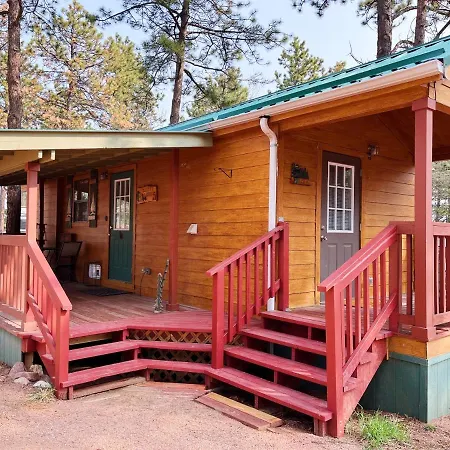 Sally'S Cabin Is A Quaint Two Bedroom Tiny Home